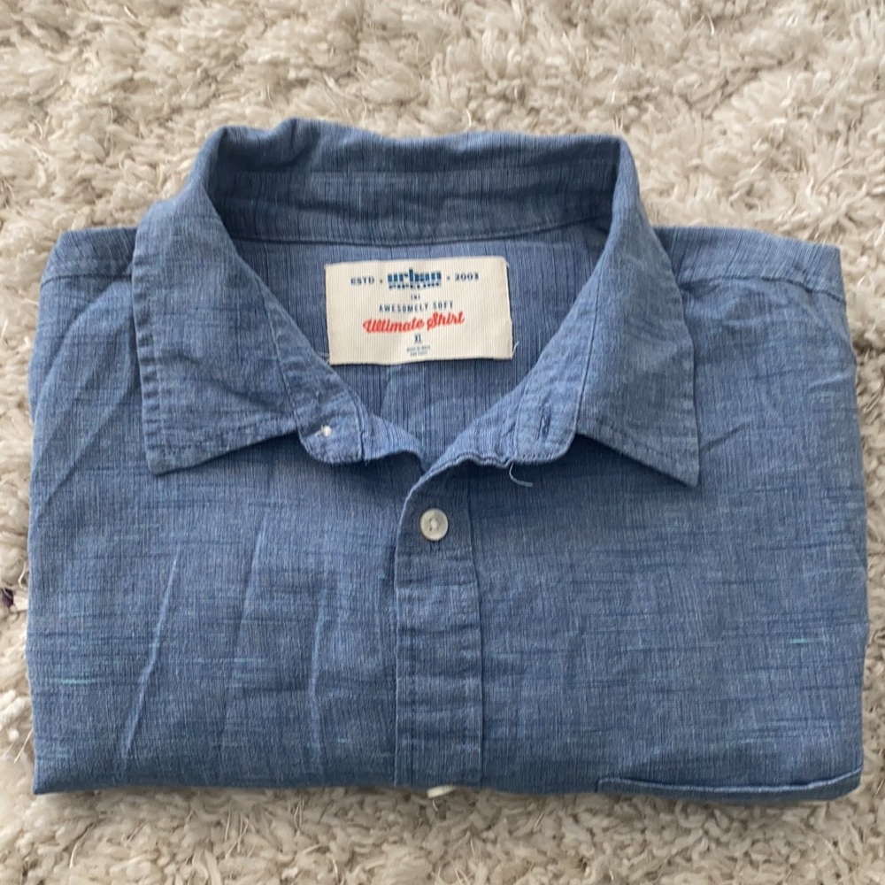 Man short sleeves shirt